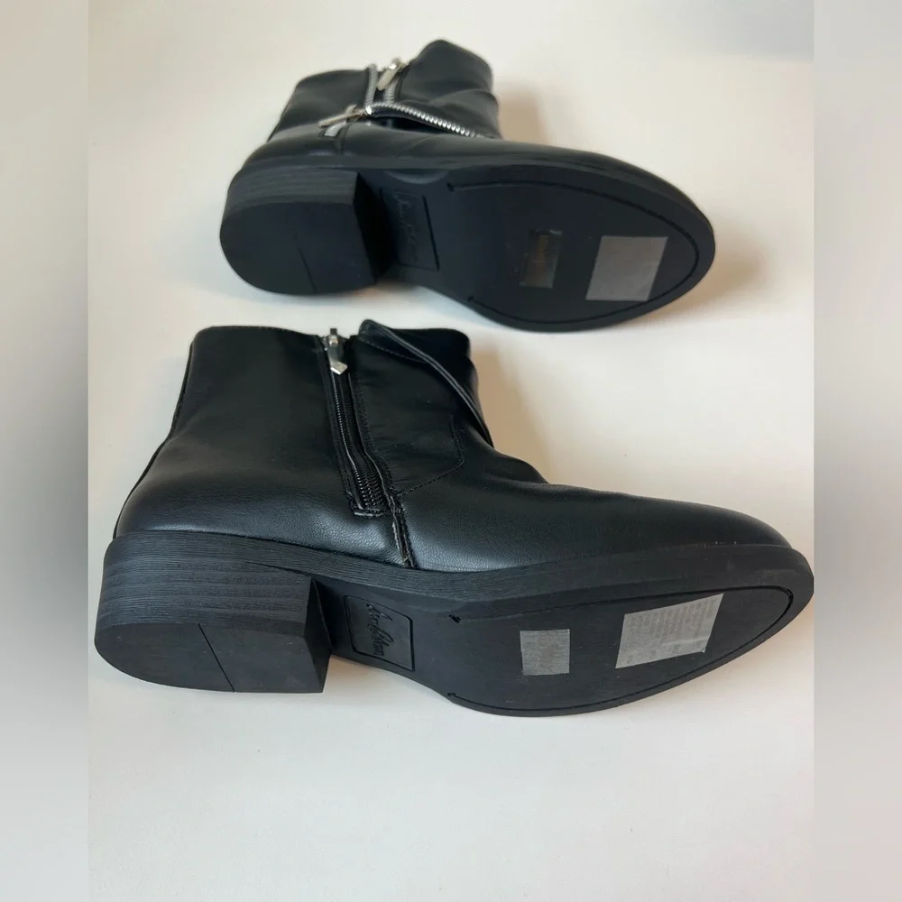 Sam Edelman Girl’s Motorcycle Bootie. Size 3. New Condition.